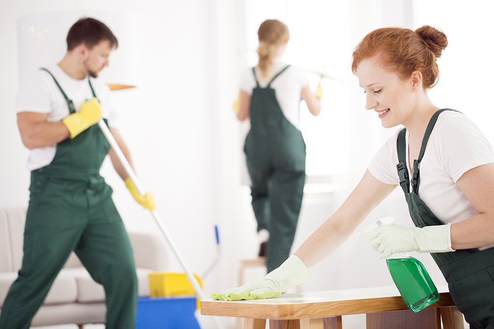 When Should You Use a One-Time Cleaning Service 7 cleaning service during work